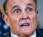 transpiration cheveux Teinture dégoulinante de Rudy Giuliani