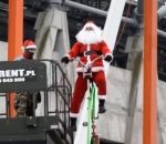 geant velo Chute du Père Noël sur un vélo géant