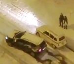 glissade Dacia Duster vs Renault 4L sur la neige