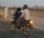 moto Sexe à moto (NSFW)
