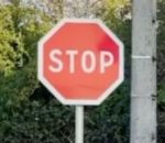 stop Vandaliser un panneau STOP en 1 seconde