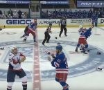 glace hockey bagarre Triple bagarre au début d'un match de hockey