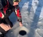 trou glace rat Pêche sur glace surprise