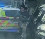 police fail Une policière écrasée entre deux voitures de police