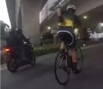 cycliste Un cycliste se fait voler son téléphone