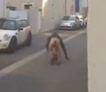 voleur cambrioleur Un cambrioleur les fesses à l'air dans une rue (France)