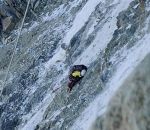 montagne Une alpiniste au milieu d'un éboulement (Mont-Blanc)