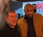 tape fan Thierry Henry reçoit une tape sur la joue