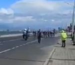course cyclisme Un piéton fait tomber des cyclistes (Tour de Turquie 2022)