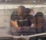 avion passager Mike Tyson frappe un passager importun 