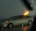 foudre eclair Une voiture frappée par la foudre