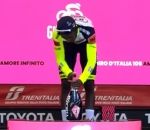 bouteille tour Binian Girmay se blesse sur le podium avec un bouchon (Tour d'Italie 2022)