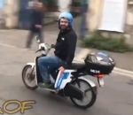 supporter voiture percuter Un supporter de la Roma à scooter (Instant Karma)