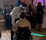 handicap jambe Bourde de DJ durant un bal de promo