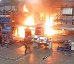 usine feu Incendie dans une usine d'aluminium