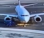 aeroport boeing Un Boeing 737 écrase un remorqueur d'avion
