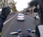 police motard ambulance Des motards de la police escortent une ambulance à Paris