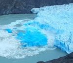 morceau effondrement Effrondrement spectaculaire d'un bloc du glacier Perito Moreno
