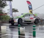rallye voiture Virage en épingle assez technique (Rallye)