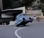 accident Une Citroën Ami prend l'épingle du Fairmont à Monaco