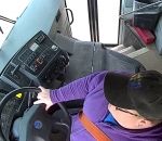 chauffeur Un collégien stoppe un bus après le malaise du conducteur