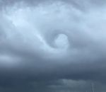 canada Formation d'un entonnoir nuageux en temps réel