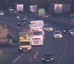 vehicule camion Deux camions manquent de percuter un véhicule sur l’autoroute (France)