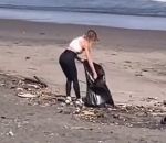 poubelle Des influenceuses nettoient une plage
