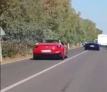 collision accident Une Lamborghini et une Ferrari dépassent un camping-car (Sardaigne)