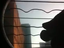 Les cordes d'une guitare filmées avec un iPhone