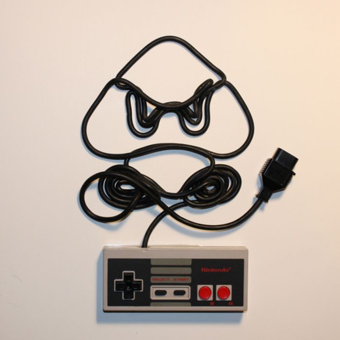 Goomba avec le fil de la manette NES
