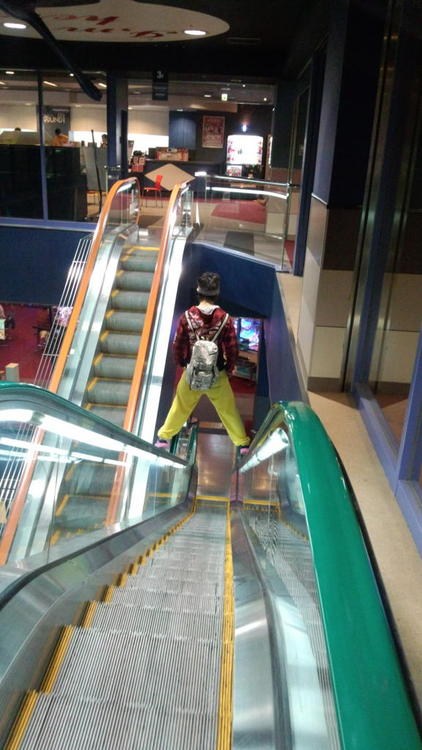 Descendre l'escalator comme un boss