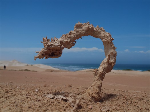 Du sable touché par la foudre
