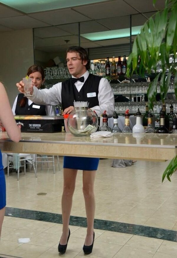 Barman en jupe