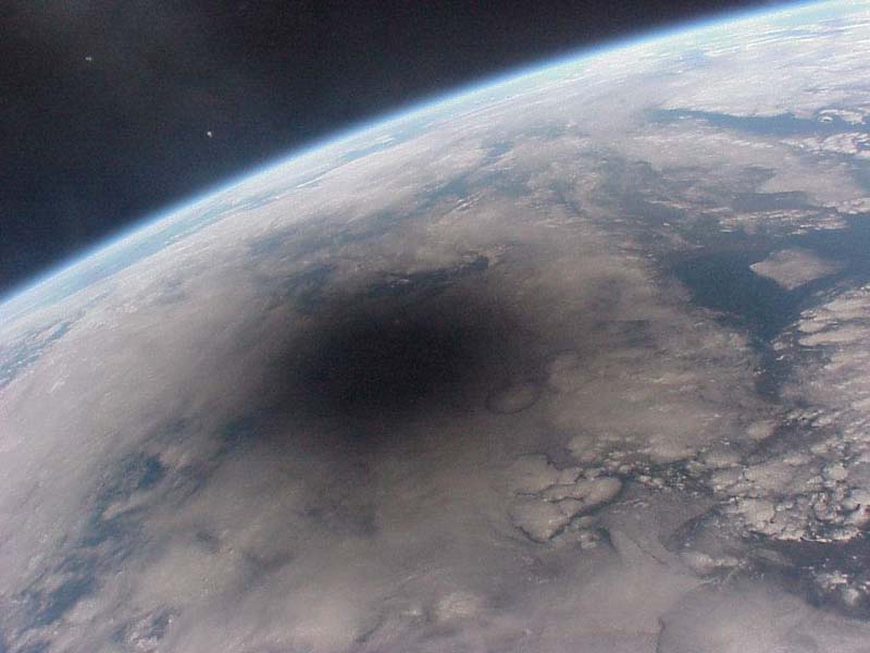 Éclipse vue de l'espace
