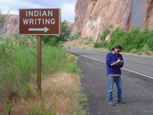 Indien en train d'écrire