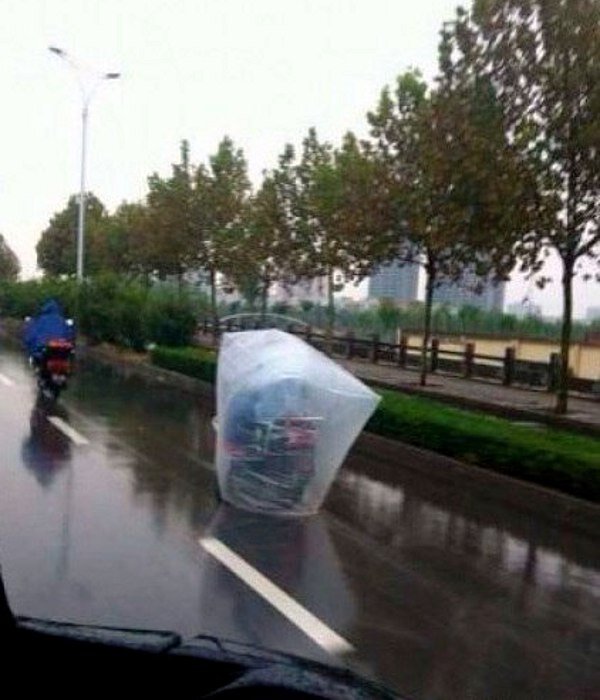 Se protéger de la pluie en moto