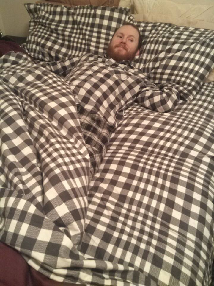 Camouflage dans le lit