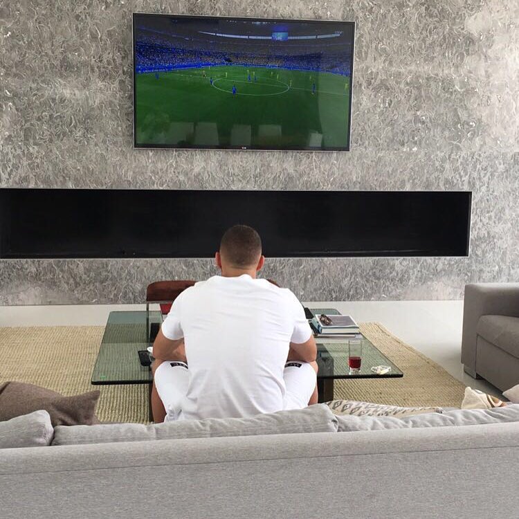Karim Benzema devant le match des Bleus