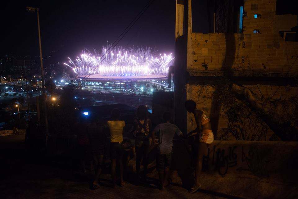 La cérémonie d'ouverture des JO 2016 depuis une favela de Rio