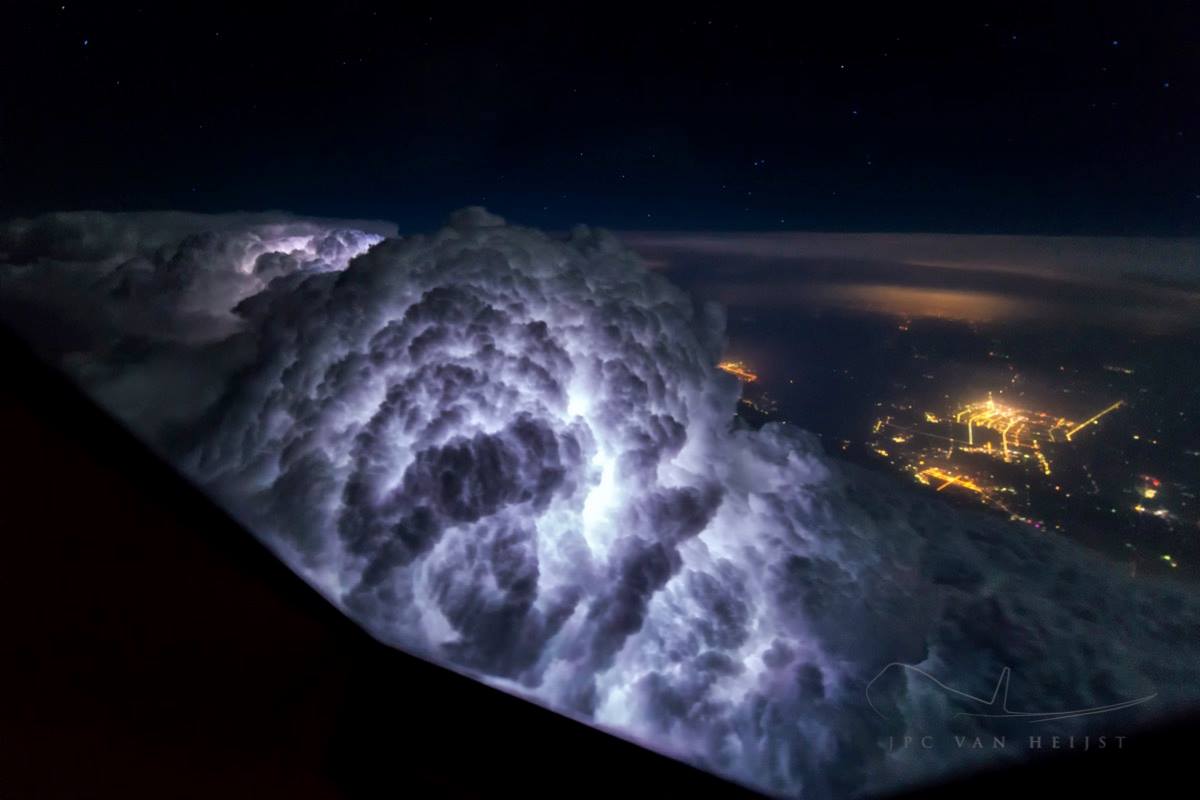Un orage depuis un avion