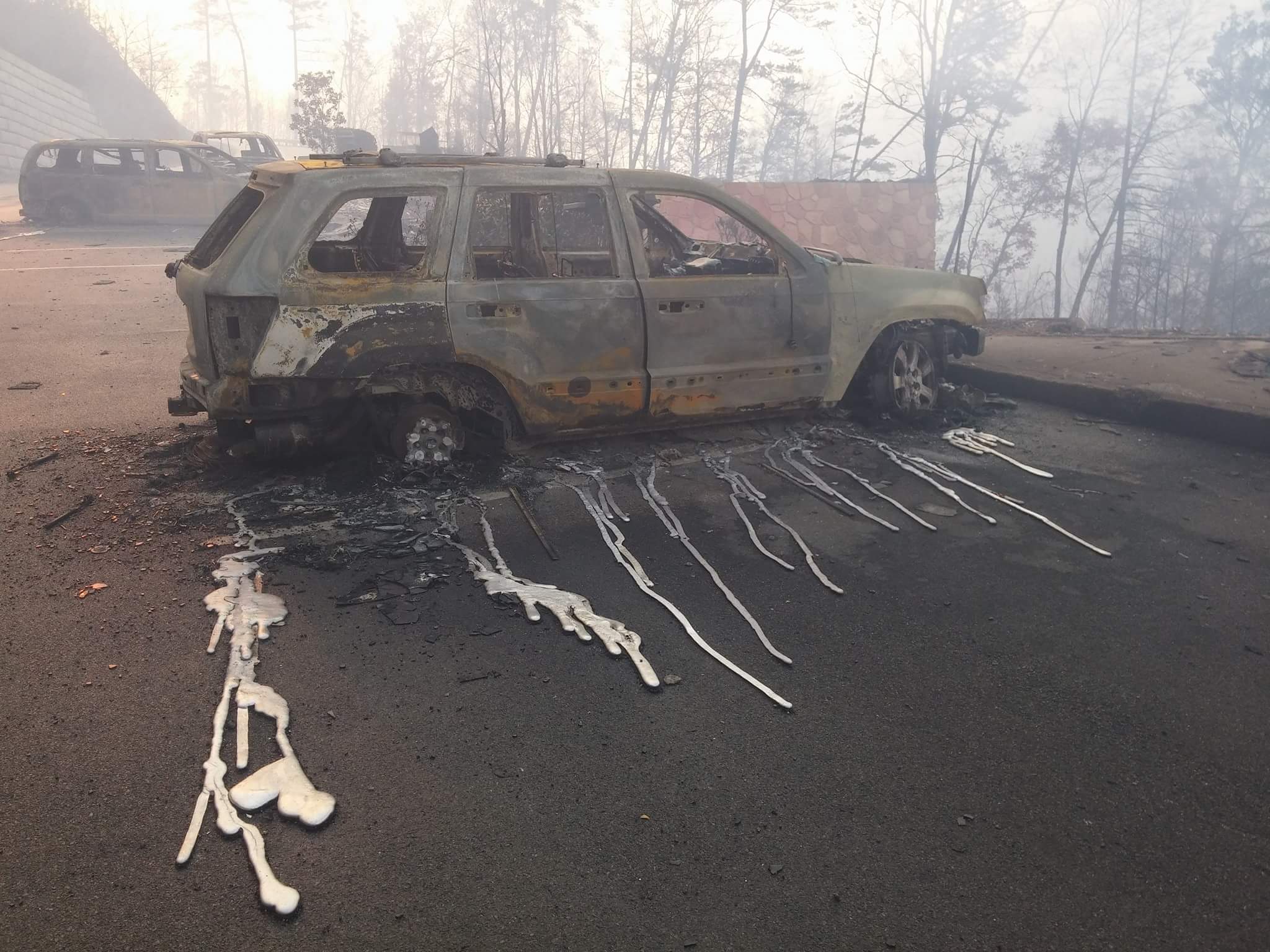 L’aluminium d'une voiture a fondu lors d'un incendie