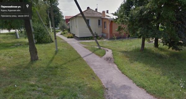 insolite pieton poteau prudent street view