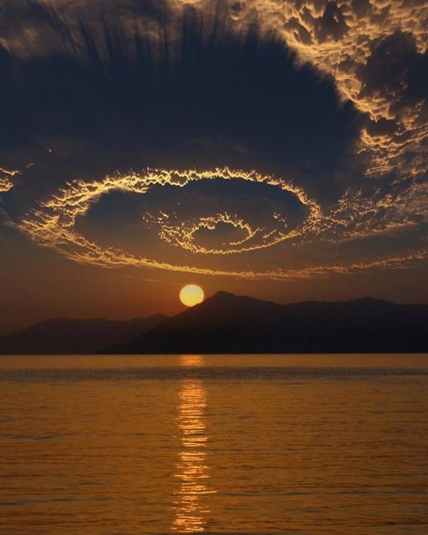 insolite coucher nuage papillon soleil spirale turquie vallee