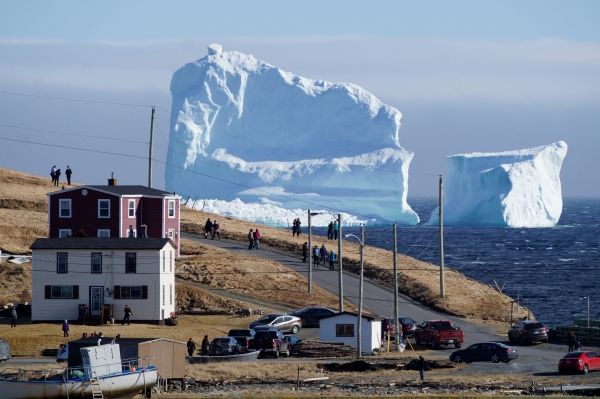 insolite cote geant iceberg mer