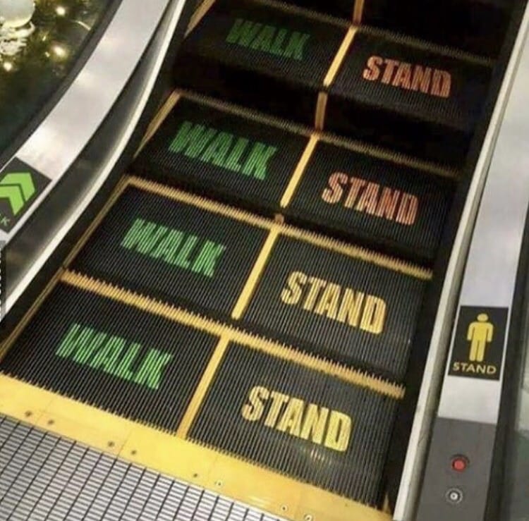 Instructions pour prendre un escalator
