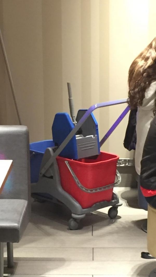 insolite menage optimus prime reconversion seau