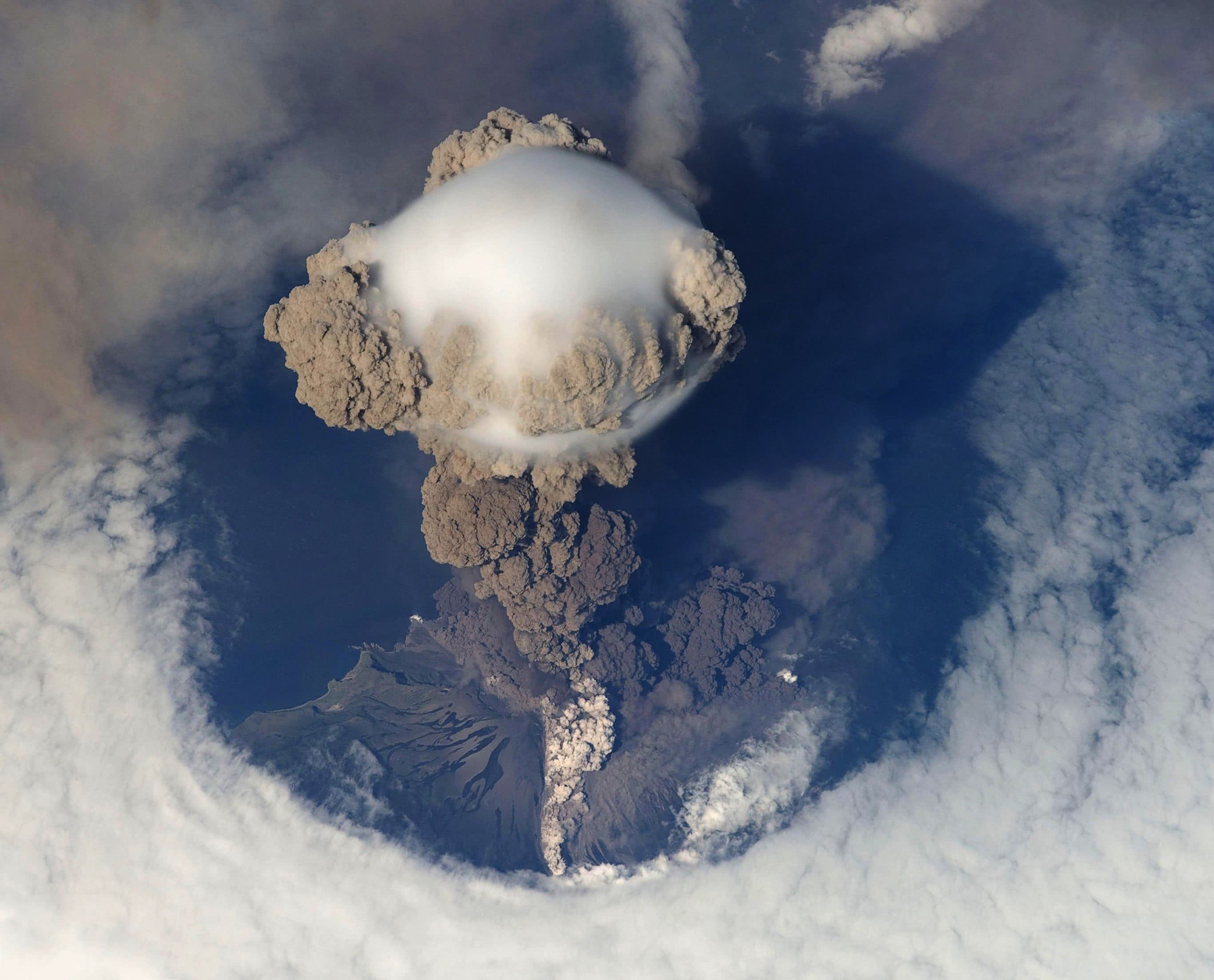 L'éruption d'un Volcan russe depuis l'ISS