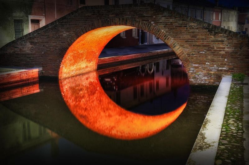insolite canal eau lune pont reflexion