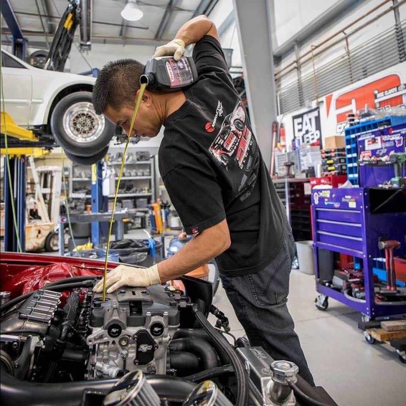 insolite barman huile mecanicien moteur voiture